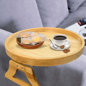 Bank armleuning met houten bijzettafel
