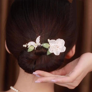 Chignon rétro élégant de cheveux