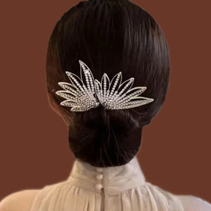 Chignon rétro élégant de cheveux